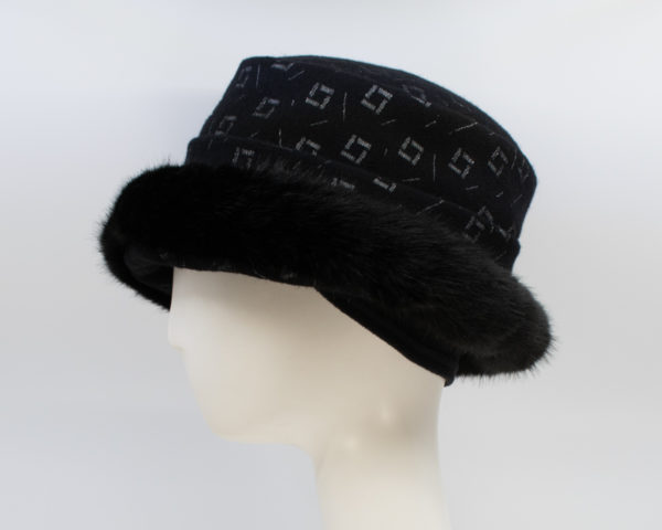 Black Beauty: Stella - Square/Sochi (Faux Fur) (Side View Ear Cuff)