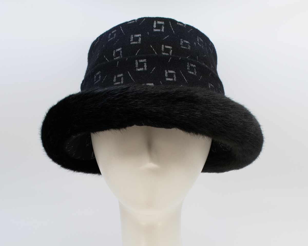 Black Beauty: Stella - Square/Sochi (Faux Fur)