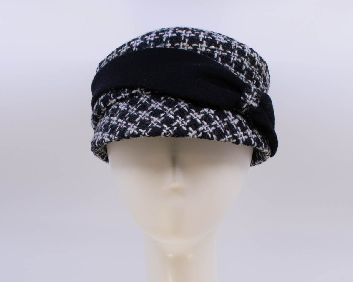 Black & Grey: Mao Now - Black