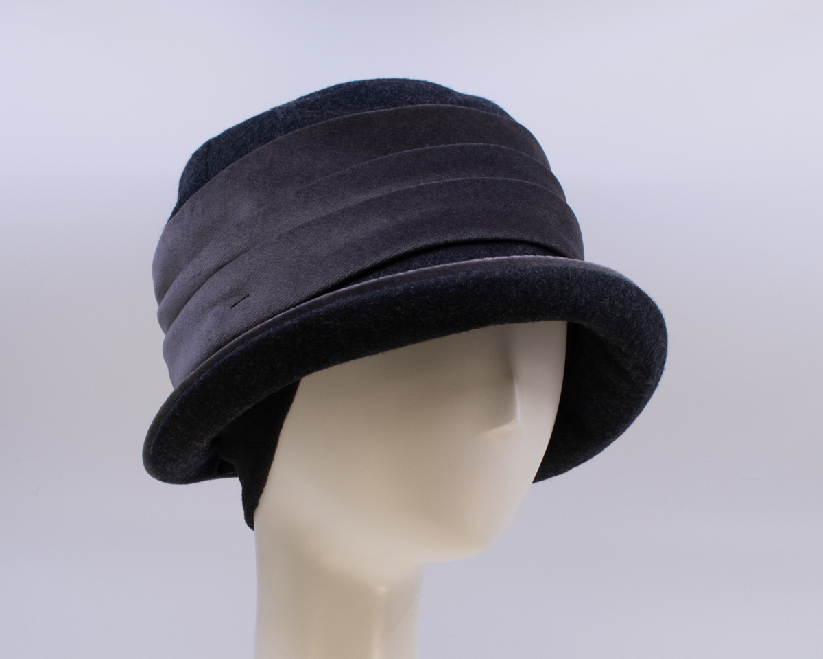 Wool Classic: Jeanette (Velvet) - Midnight/Grey (Side View 2) (Ear Cuff)