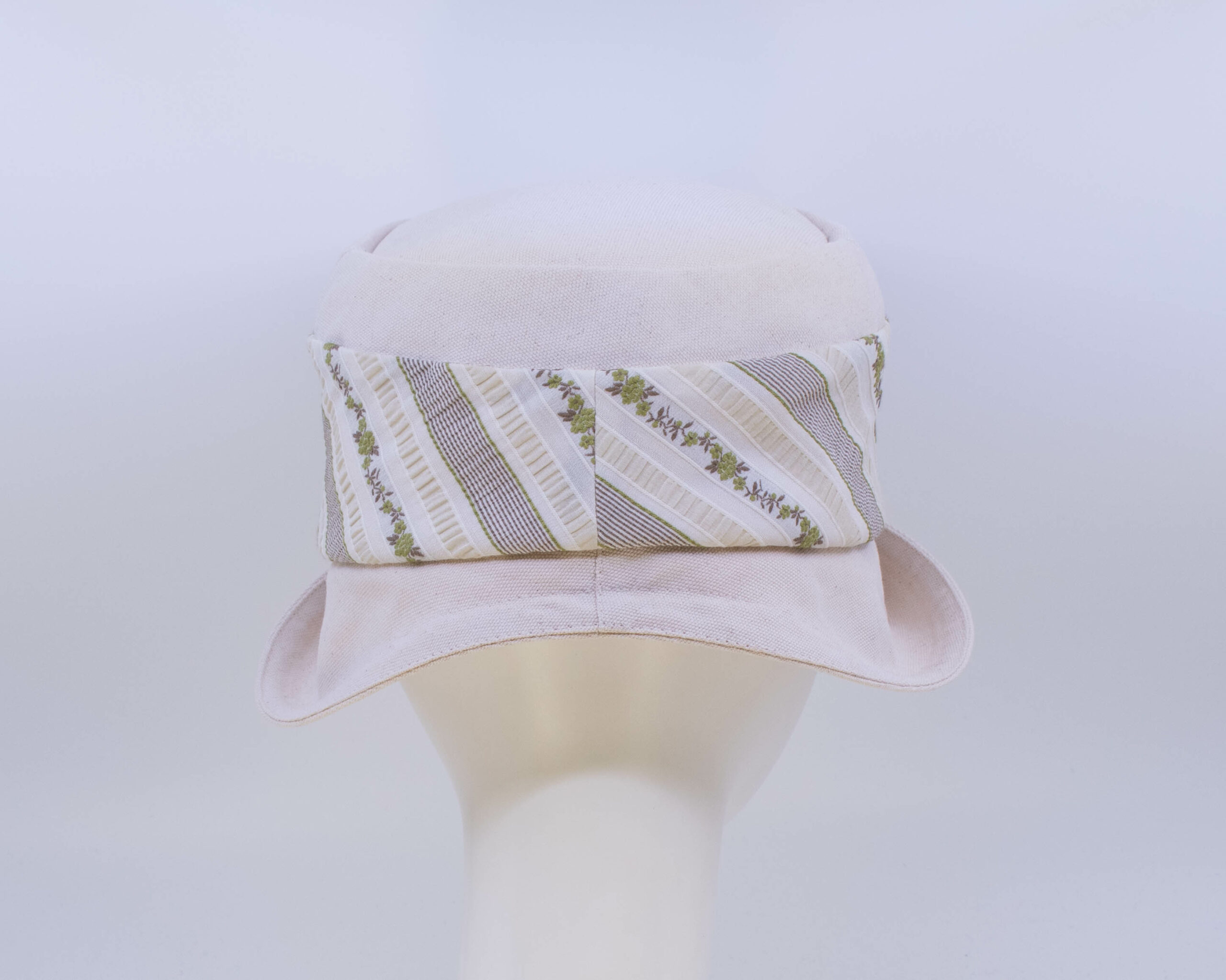 Rose Garden: Jeanette - Natural/Garland-v2 (Back View)