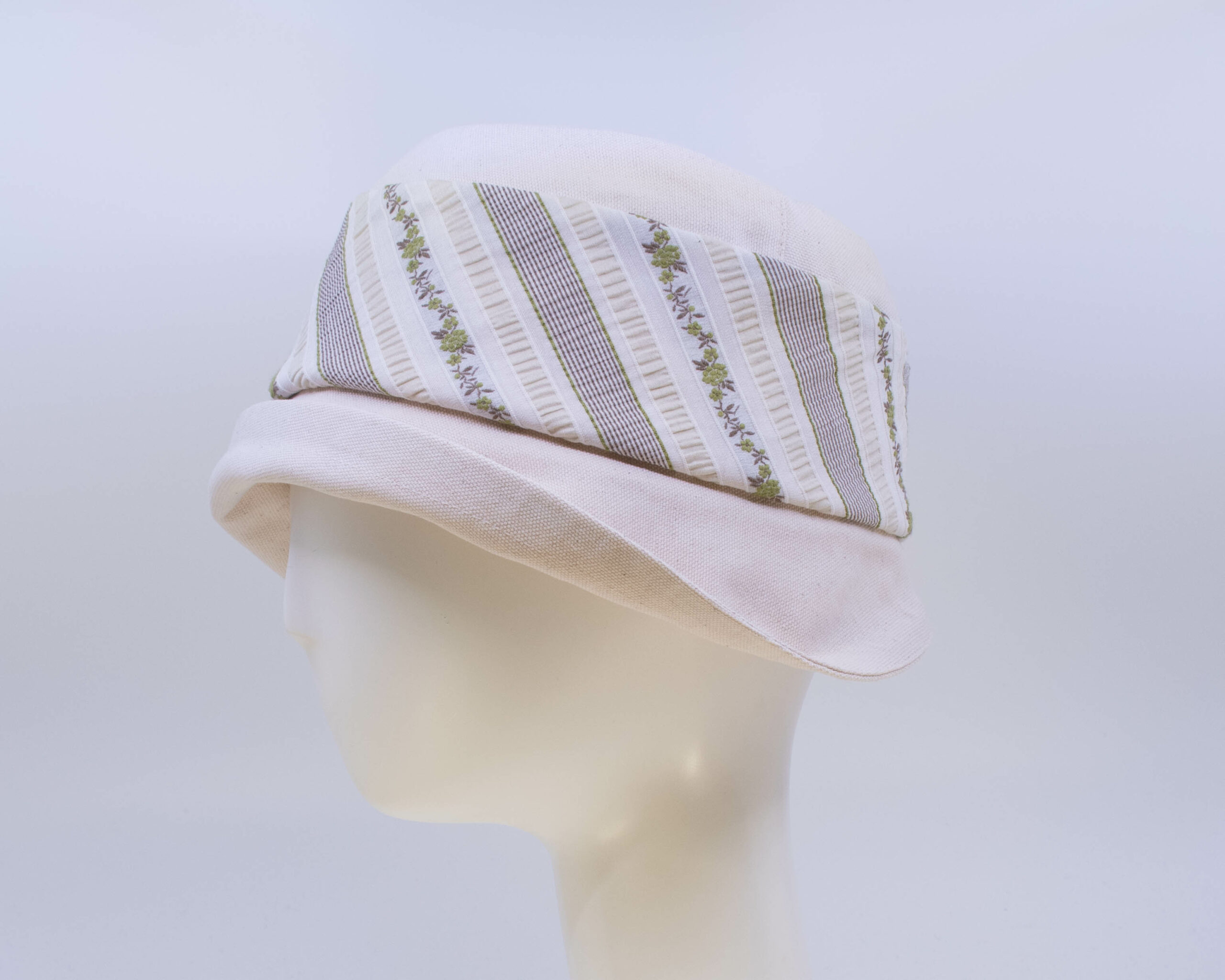 Rose Garden: Jeanette - Natural/Garland-v2 (Side View)