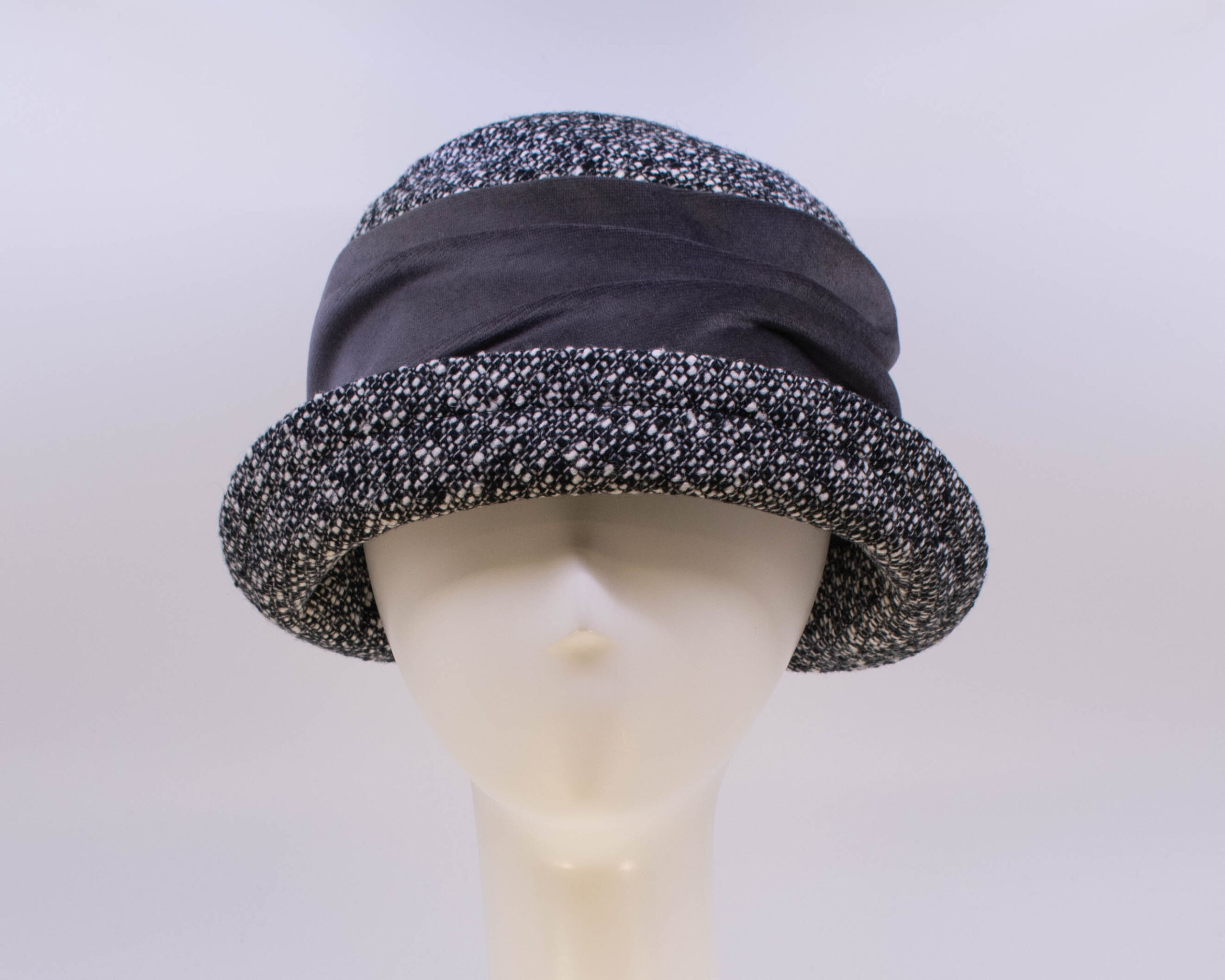 Tweeds: Jeanette (Velvet) - Black/Grey