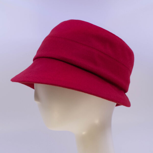 Wool Classic: Kaitlin - Red (Side View)