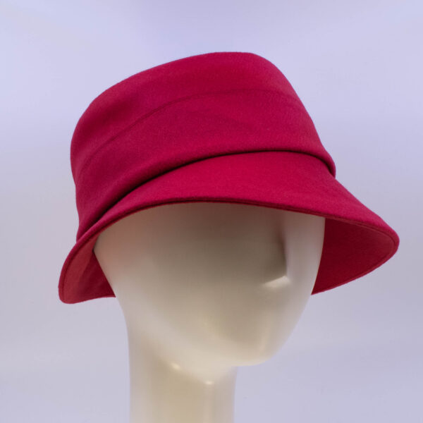 Wool Classic: Kaitlin - Red (Side View 2)