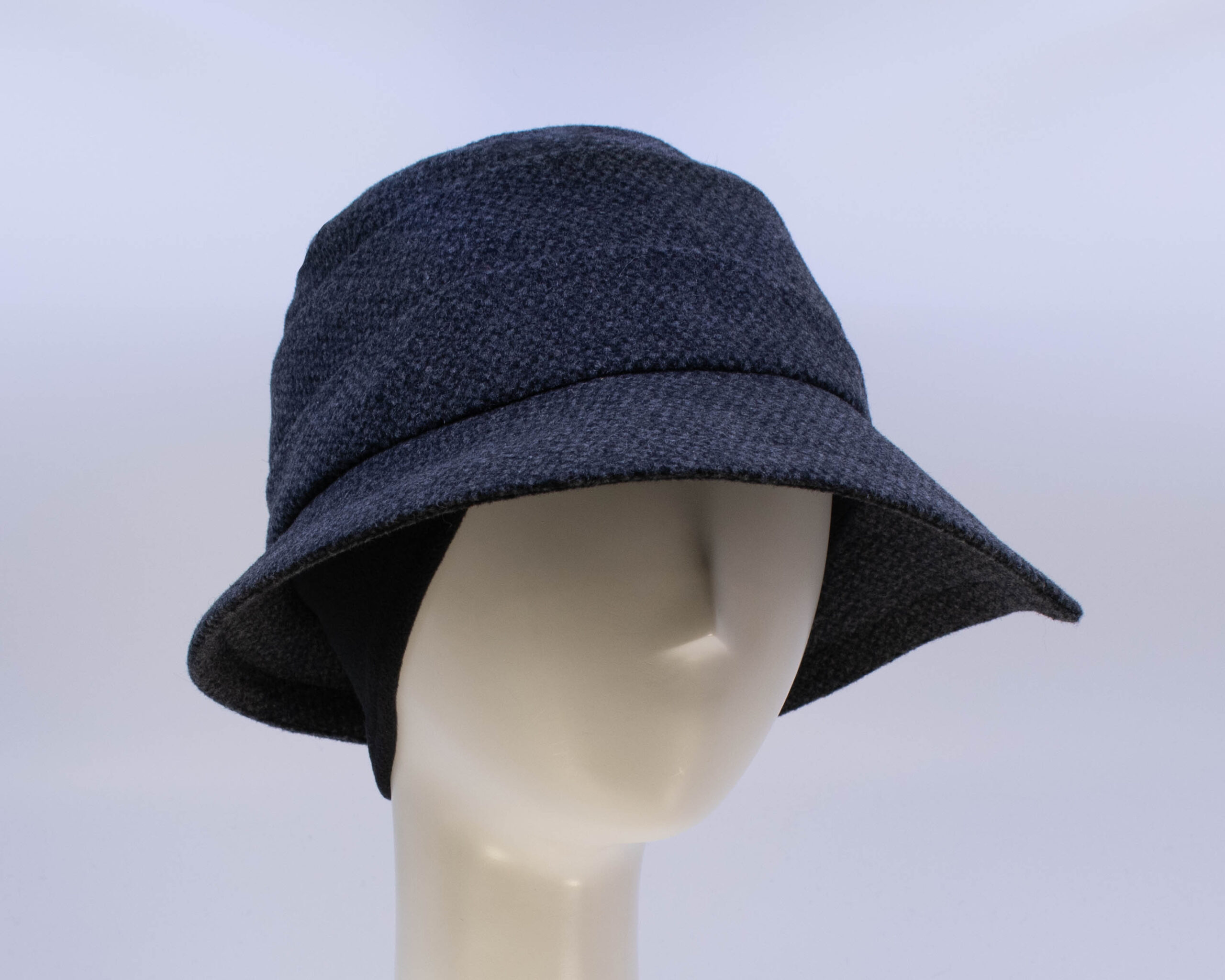 Town & Country: Phoebe - Graphite (Side View 2 Ear Cuff)