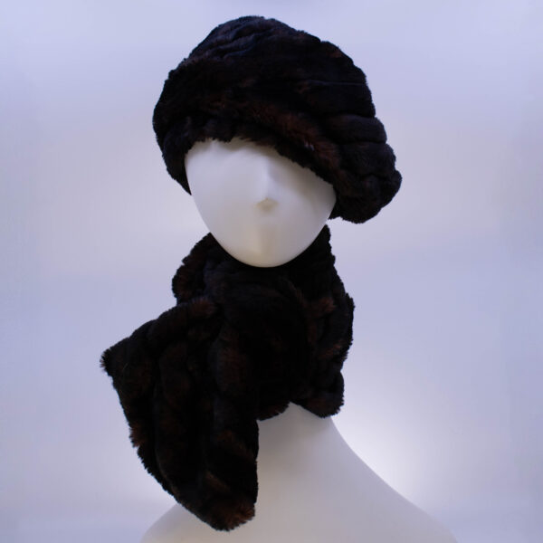 Tundra: Coco & Scarf - Cherry Cola