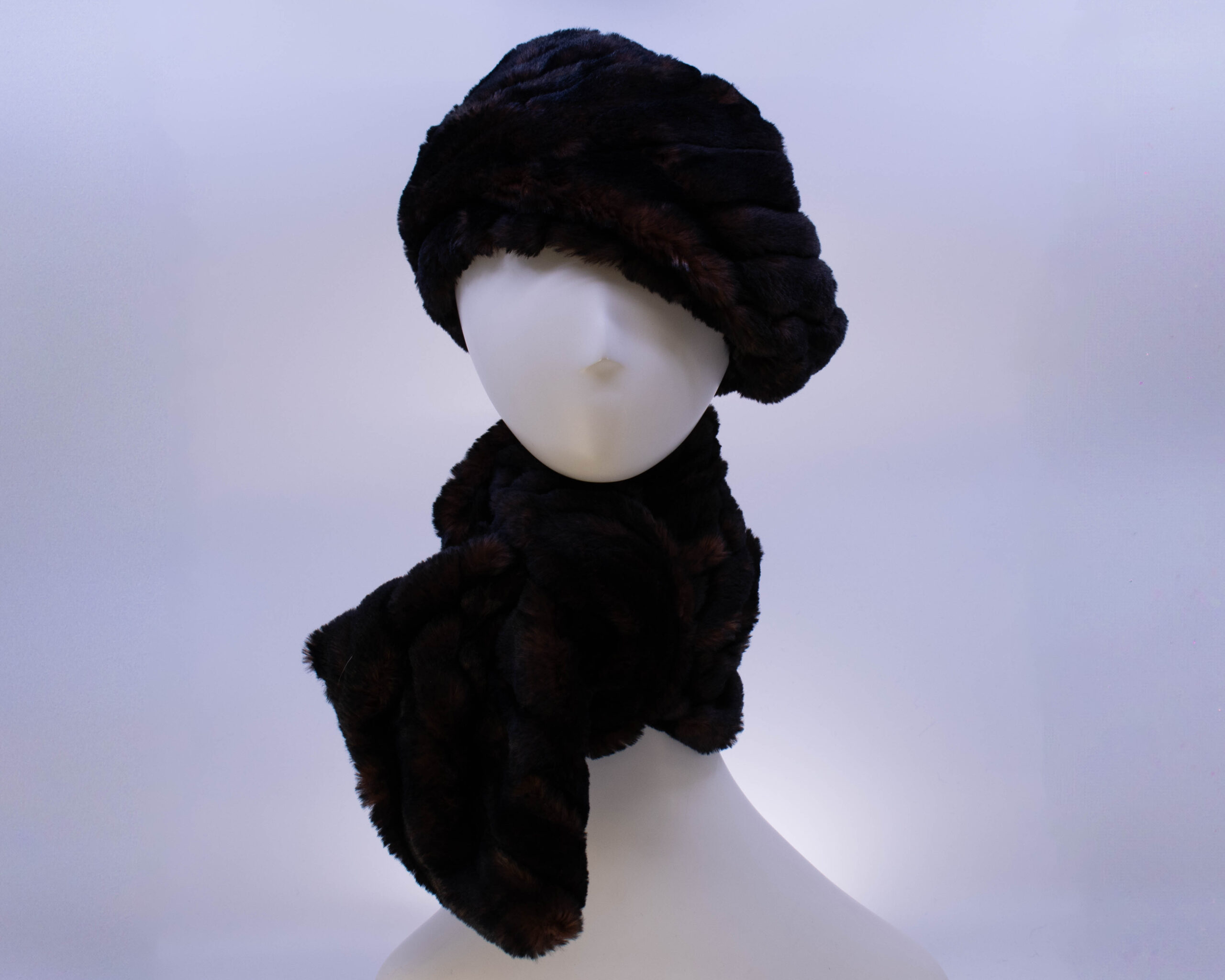 Tundra: Coco & Scarf - Cherry Cola