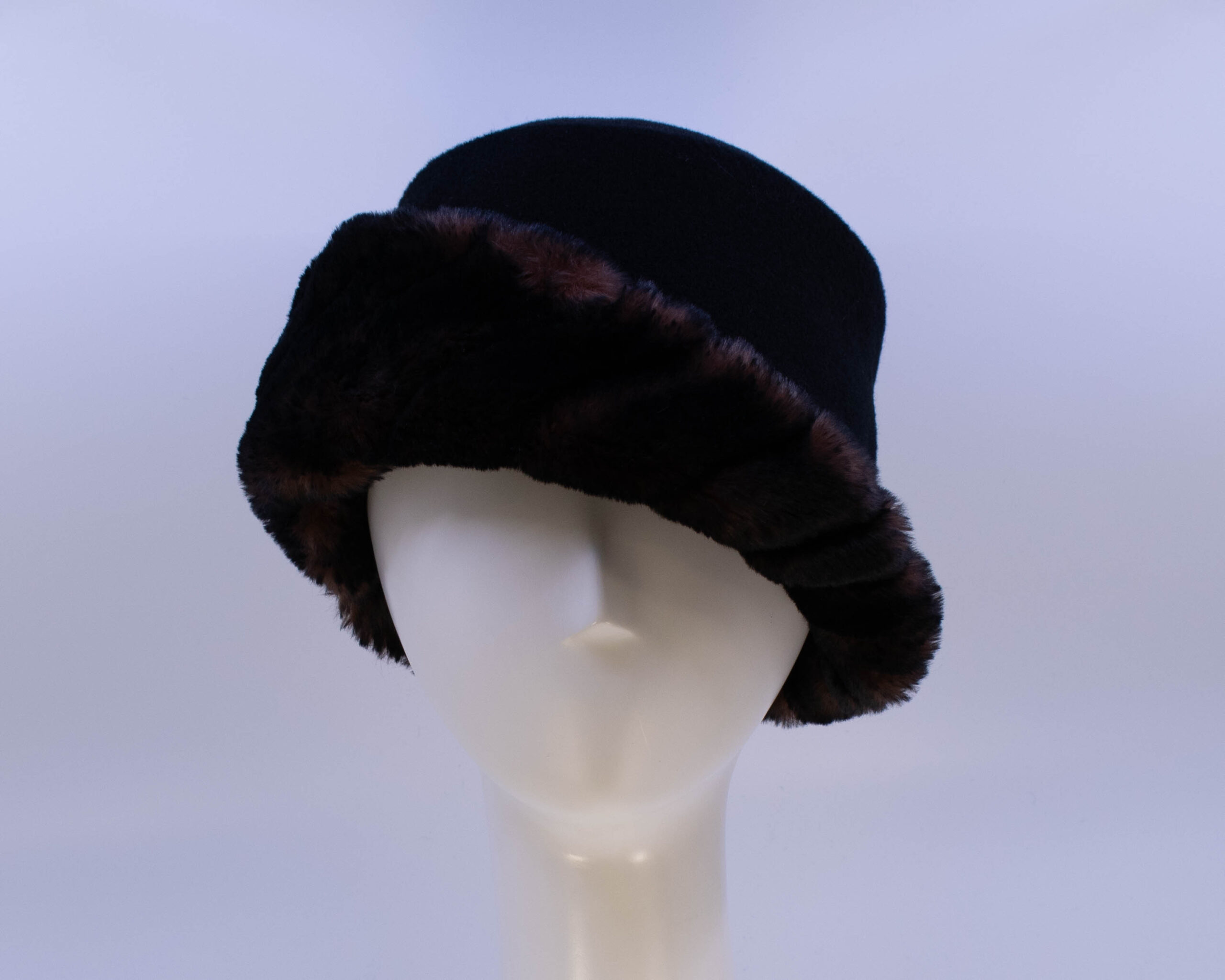 Tundra: Lauren - Black/Cherry Cola